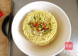 炒方便面的做法图解1