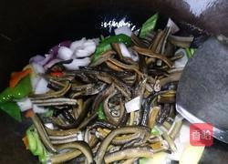 洋葱炒鳝鱼的做法图解3