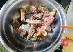 芹菜炒腊鸭的做法图解3