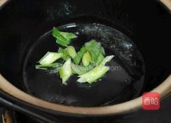 西红柿疙瘩汤的做法图解1