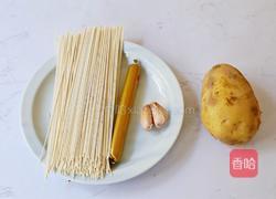 土豆火腿焖面的做法图解1