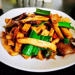 腊肉炒白干的做法[图]