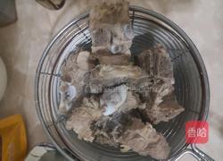 山药花生排骨汤的做法图解3