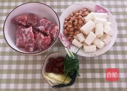 山药花生排骨汤的做法图解1