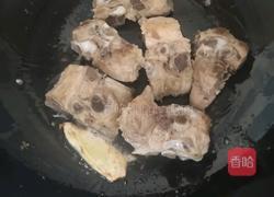 山药花生排骨汤的做法图解4