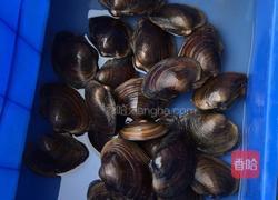 河蚌炒尖椒的做法图解1