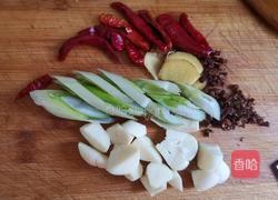 麻辣鸡翅尖的做法图解2