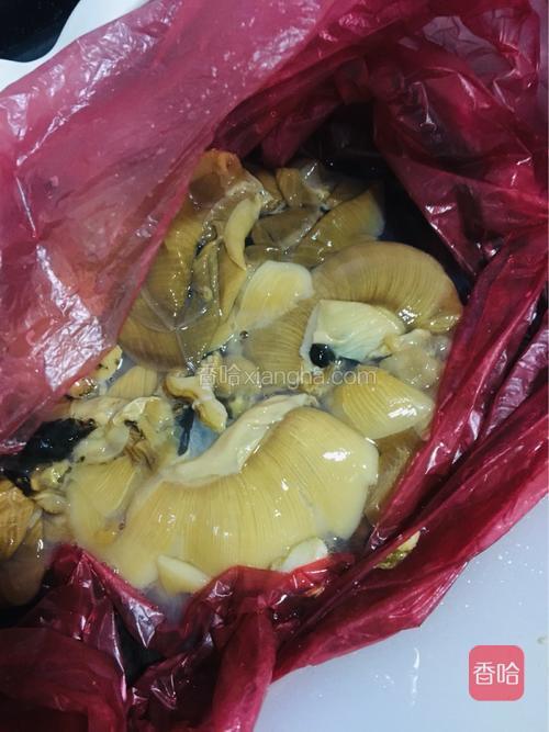 去除蚌鳃和肠肚，蚌鳃不能吃。