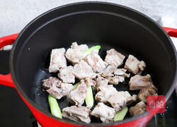 菌菇玉米排骨汤的做法图解7