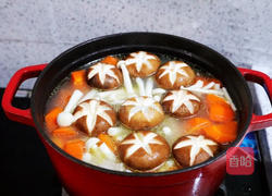 菌菇玉米排骨汤的做法图解11