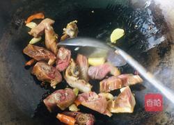 青椒蒜苗炒腊鸭的做法图解4