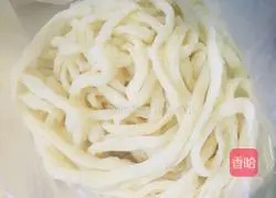 Illustration of how to make spicy beef tendon noodles 1