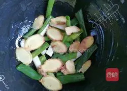 Illustration of how to make salt-baked chicken legs 6