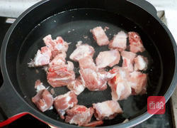 莲藕玉米胡萝卜排骨汤的做法图解2