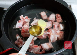 莲藕玉米胡萝卜排骨汤的做法图解4