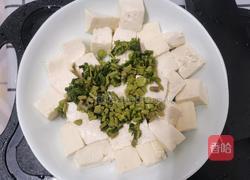 时令菜之香椿芽拌豆腐的做法图解2