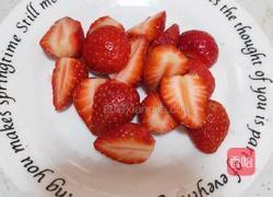 草莓奶冻的做法图解1