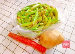 豌豆胡萝卜炒土豆的做法图解2