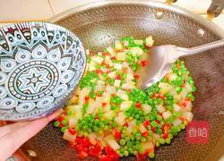 豌豆胡萝卜炒土豆的做法图解11