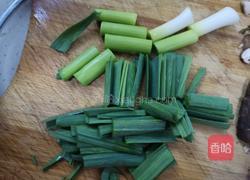 香菇炒鸡蛋的做法图解3