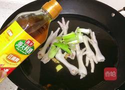 红豆薏米鸡脚汤的做法图解2