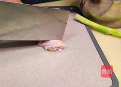 可乐鸡翅炖鹌鹑蛋的做法图解1