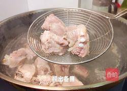 排骨炖玉米的做法图解3