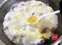 Illustration of how to make egg mushroom soup 12