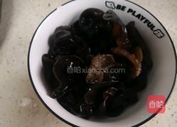 香菇木耳炖排骨的做法图解4