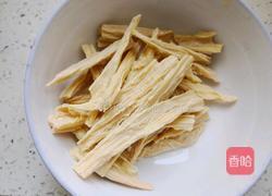 香菇腐竹炖鸡翅根的做法图解3