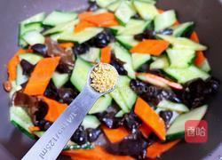 黄瓜炒木耳的做法图解9