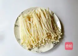 Illustration of how to make scrambled eggs with enoki mushrooms 2