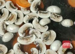 西兰花炒口蘑的做法图解6