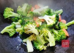 西兰花炒胡萝卜的做法图解13