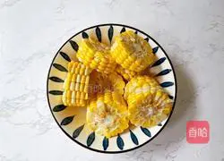 Illustration of how to make mushroom, corn and pork ribs soup 3