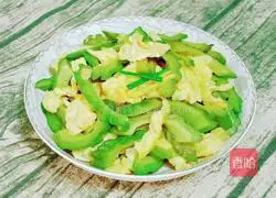 Illustration of how to make bitter melon and scrambled eggs 17