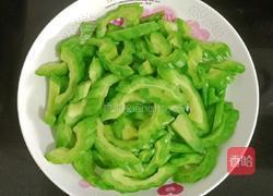 苦瓜炒鸡蛋的做法图解3
