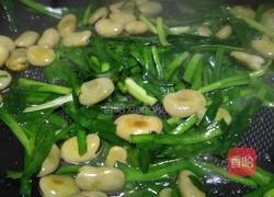 韭菜炒蚕豆的做法图解3