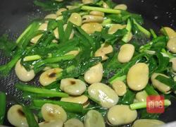 韭菜炒蚕豆的做法图解4