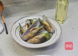 蒜香辣味海鲜意面的做法图解2