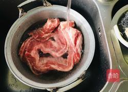 白水煮牛腩的做法图解1