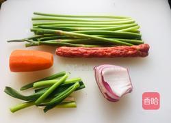 香肠炒米饭的做法图解1