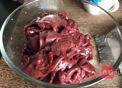 葱爆猪肝的做法图解1