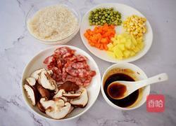 土豆臘腸燜飯的做法圖解2