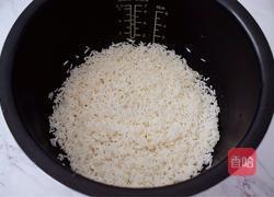 土豆腊肠焖饭的做法图解3