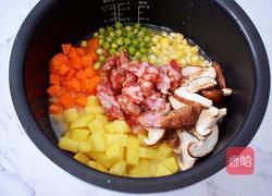 土豆腊肠焖饭的做法图解5