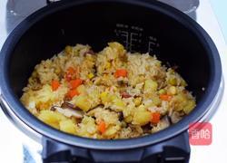 土豆臘腸燜飯的做法圖解8