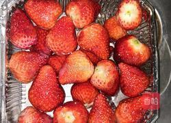 冰草莓的做法图解1