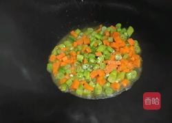 胡萝卜炒豆子的做法图解4