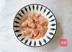 鸡胸肉炒辣椒的做法图解2